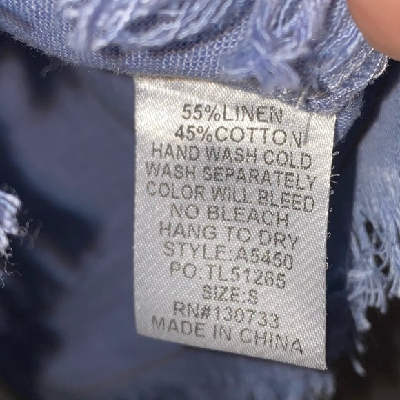 Umgee Women’s light-weight frayed hem Chambray Denim sleeveless top Sz S - Picture 7 of 8